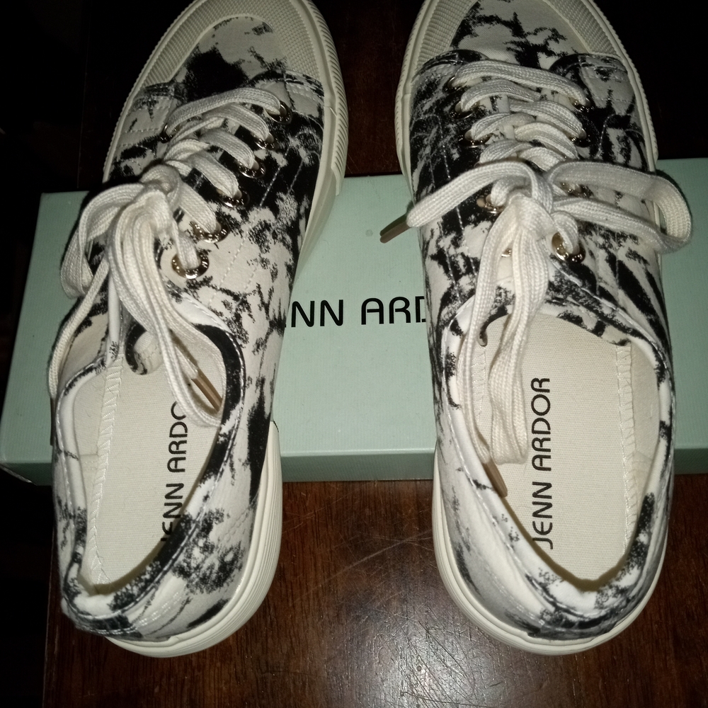 Jenn Ardor Women's Black and White Sneakers